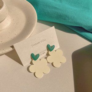 White flower earrings